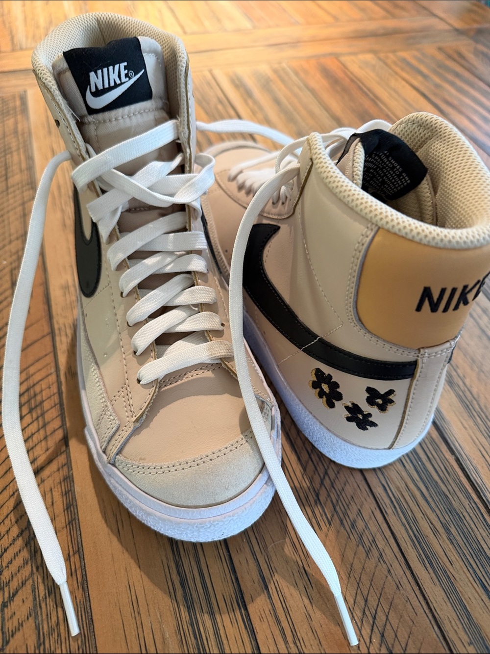 Nike Blaze Mid ‘77 Kids High-Top Sneakers Embroidered Floral Heel New W/O tags